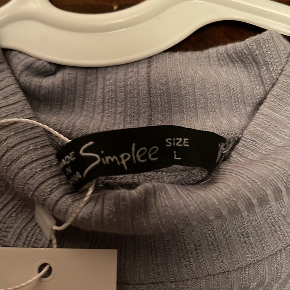 NWT GORGEOUS Long sleeve ribbed mock turtleneck with a triangular open back. - Picture 4 of 10